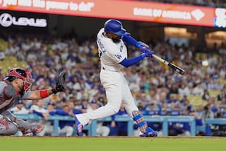 Teoscar Hernández conecta doble en la novena y Dodgers vencen a Cardenales