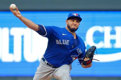 El dominicano Yimi García y los Azulejos finalizan contrato de 15 millones de dólares por 2 años