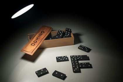El dominó es un juego que reúne a la comunidad latina en Nueva York