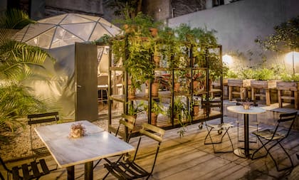 El domo está ubicado detrás del patio de un reconocido restaurant de cocina italiana y abre sus puertas de miércoles a sábado a las 20.30.