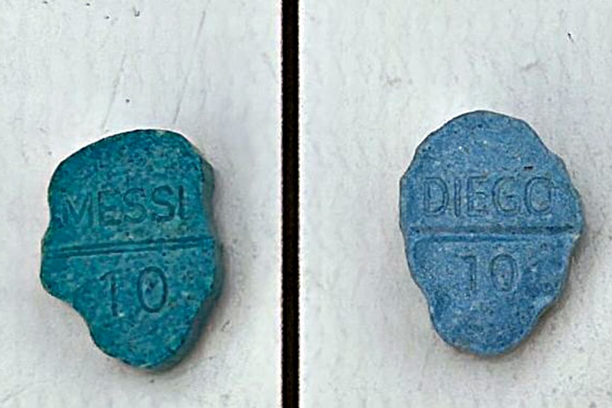 El dorso de las 30 pastillas de éxtasis incautadas por la Policía de la Ciudad tenían el número y nombre de los dos astros argentinos