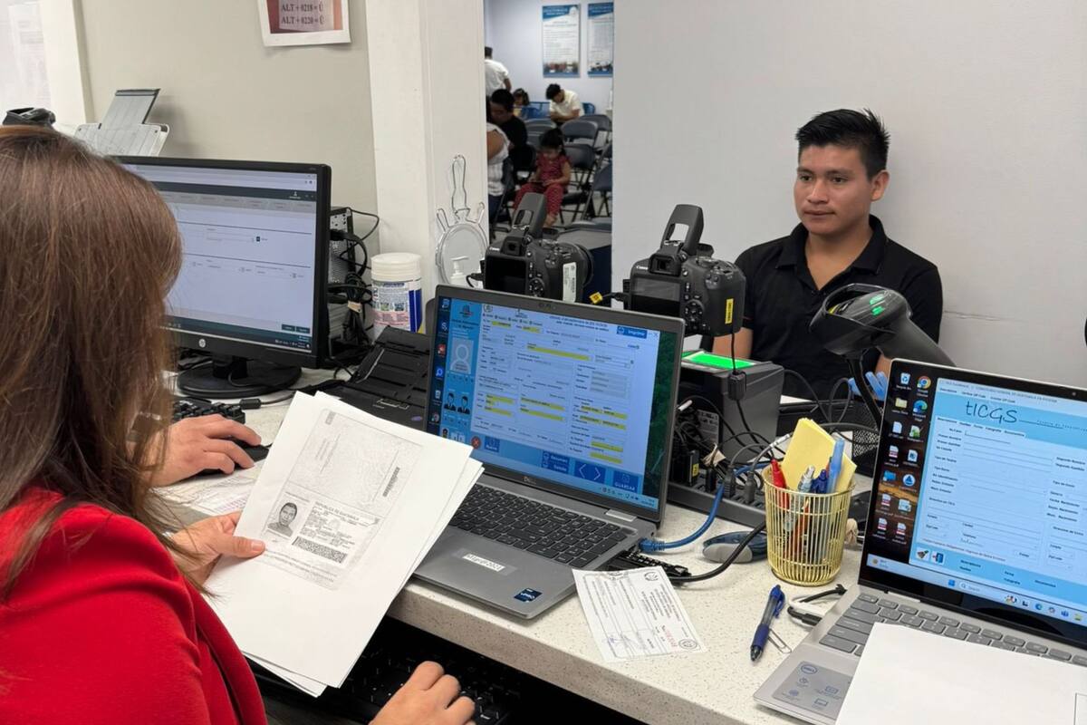 El DPI y pasaporte se puede tramitar en uno de los 25 consulados de Guatemala en Estados Unidos (X/@consuladogtaz)