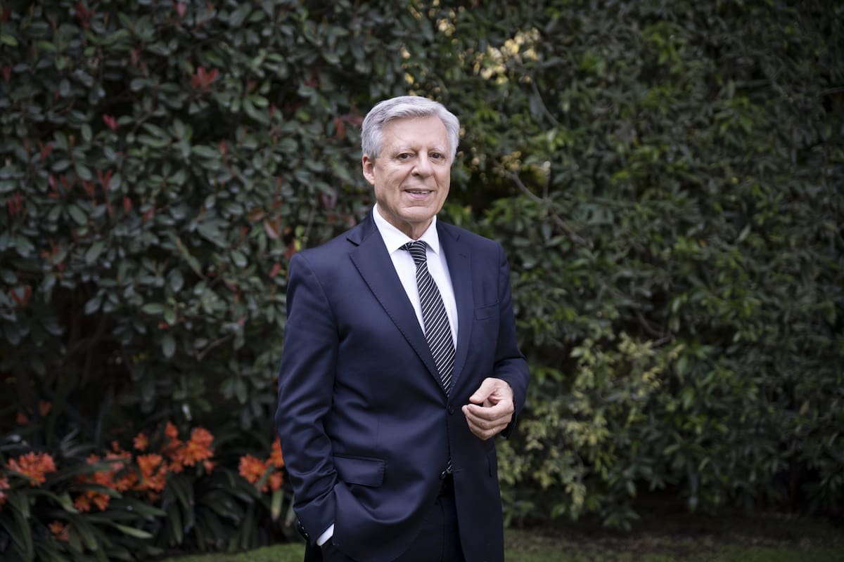 El Dr. Daniel López Rosetti en su casa en la Provincia de Buenos Aires