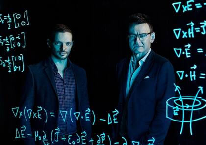 El Dr. Jarryd Pla y el profesor Andrew Dzurak han resuelto el problema de cómo controlar de manera confiable no solo unos pocos, sino millones de qubits