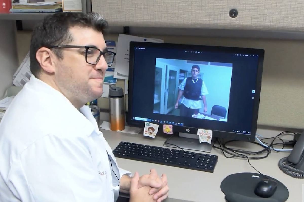 El Dr. Luis García ayuda a las familias migrantes de Illinois con un enfoque humano y cercano, basado en su experiencia internacional