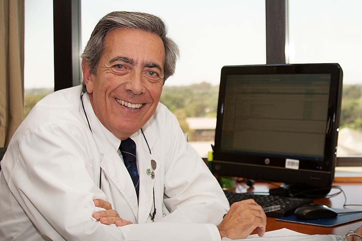 El Dr. Valdéz de la Universidad Austral