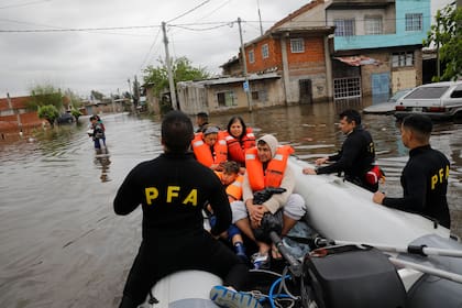 El trabajo conjunto de la Cruz Roja y la Policía Federal
