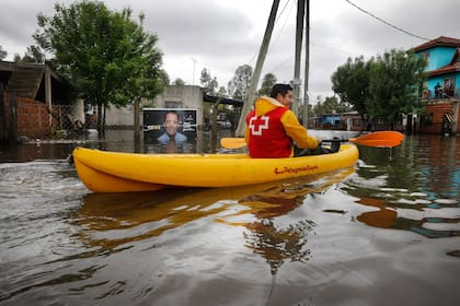 Otros organismos que brindan auxilio son la secretaria de Protección Civil de la Nación, Prefectura Naval Argentina, Bomberos Voluntarios, el ministerio de Salud y Desarrollo Social de la Nación, Defensa Civil de la provincia de Buenos Aires y los municipios y Policía Provincial