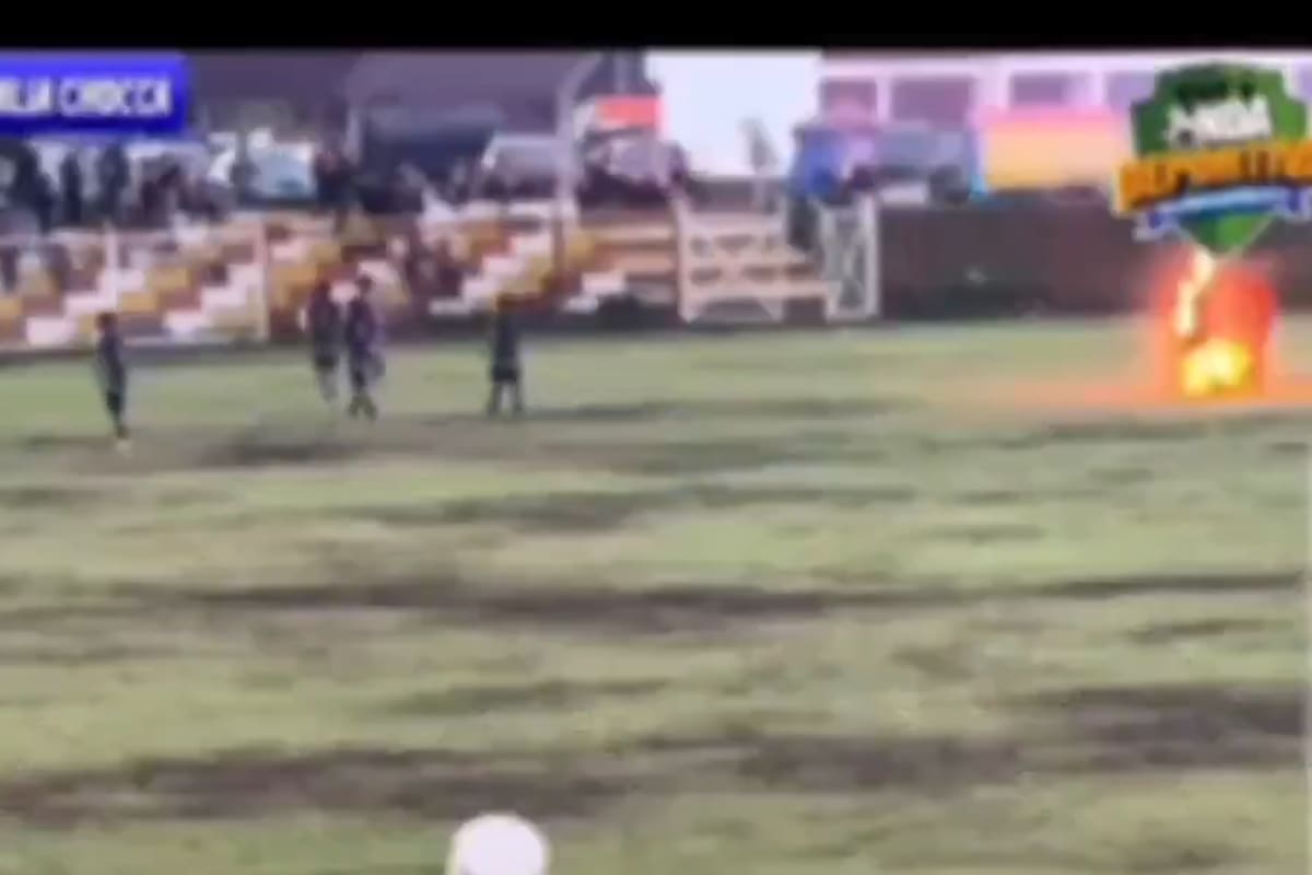 El dramático momento de la caída del rayo en medio de un partido de fútbol en Perú