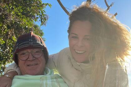 El dramático momento de Yanina Screpante, ex del Pocho Lavezzi: su papá cayó de tres metros de altura. Foto/Instagram: @yanaisok
