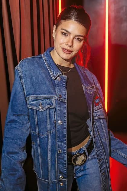 El dress code fue "full denim" y la actriz y cantante Natalie Pérez lo cumplió a la perfección