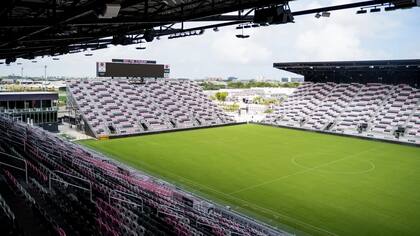El DRV PNK Stadium, que Inter Miami posee en Fort Lauderdale con 19.100 espectadores de capacidad; la Major League Soccer obligó a la nueva franquicia a construir un escenario en el centro de una localidad.