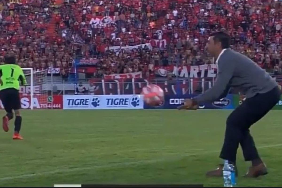 El DT argentino Cistian Díaz "participó" del segundo gol de Wilstermann