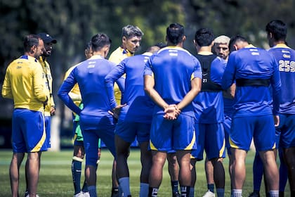 El DT argentino Fernando Ortíz, en un entrenamiento con el América de México