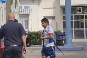 El DT de Boca, Hugo Ibarra, esta mañana, se retira de la clínica en San Justo tras haber sido dado de alta
