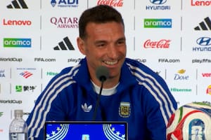 El sorpresivo reencuentro de Scaloni con un excompañero de equipo en plena conferencia de prensa