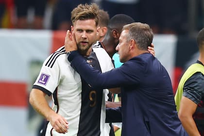 El DT Hans Flick y uno de los créditos del partido ante España: Niclas Fuellkrug