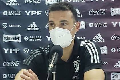 El DT Lionel Scaloni evalúa cómo están sus jugadores tras el esfuerzo frente a Paraguay, sin perder de vista otros temas que le preocupan.