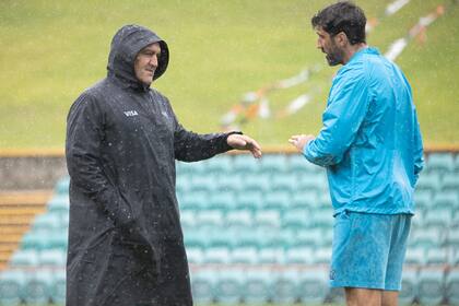 El DT Mario Ledesma junto con Fernández Lobbe: se perfila el equipo de los Pumas para un nuevo amistoso