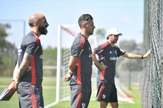 El problema central de Demichelis: lesionados y un rompecabezas para armar la defensa para el superclásico