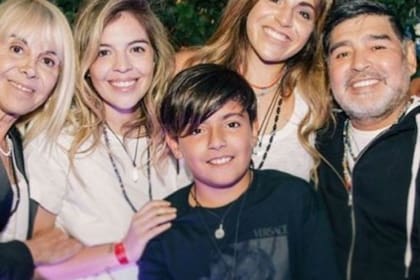 El DT posó para la foto con su exmujer, en un evento profesional de Gianinna