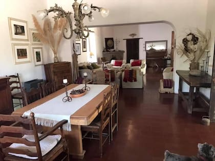 El dueño de casa, Aráoz Alfaro, era un gran anfitrión y siempre convocaba tertulias prolongadas donde la política, el arte y la religión eran temas de conversación ferviente