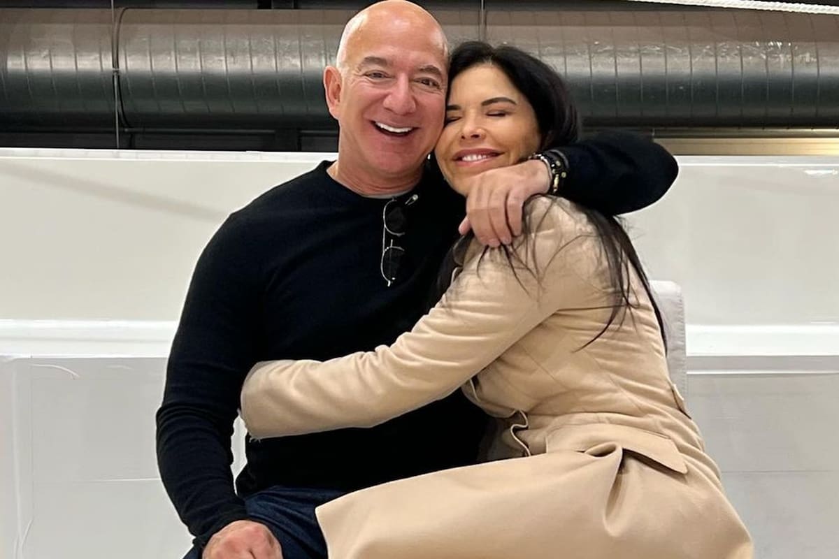 El dueño de la empresa, Jeff Bezos, junto a su pareja Lauren Sánchez