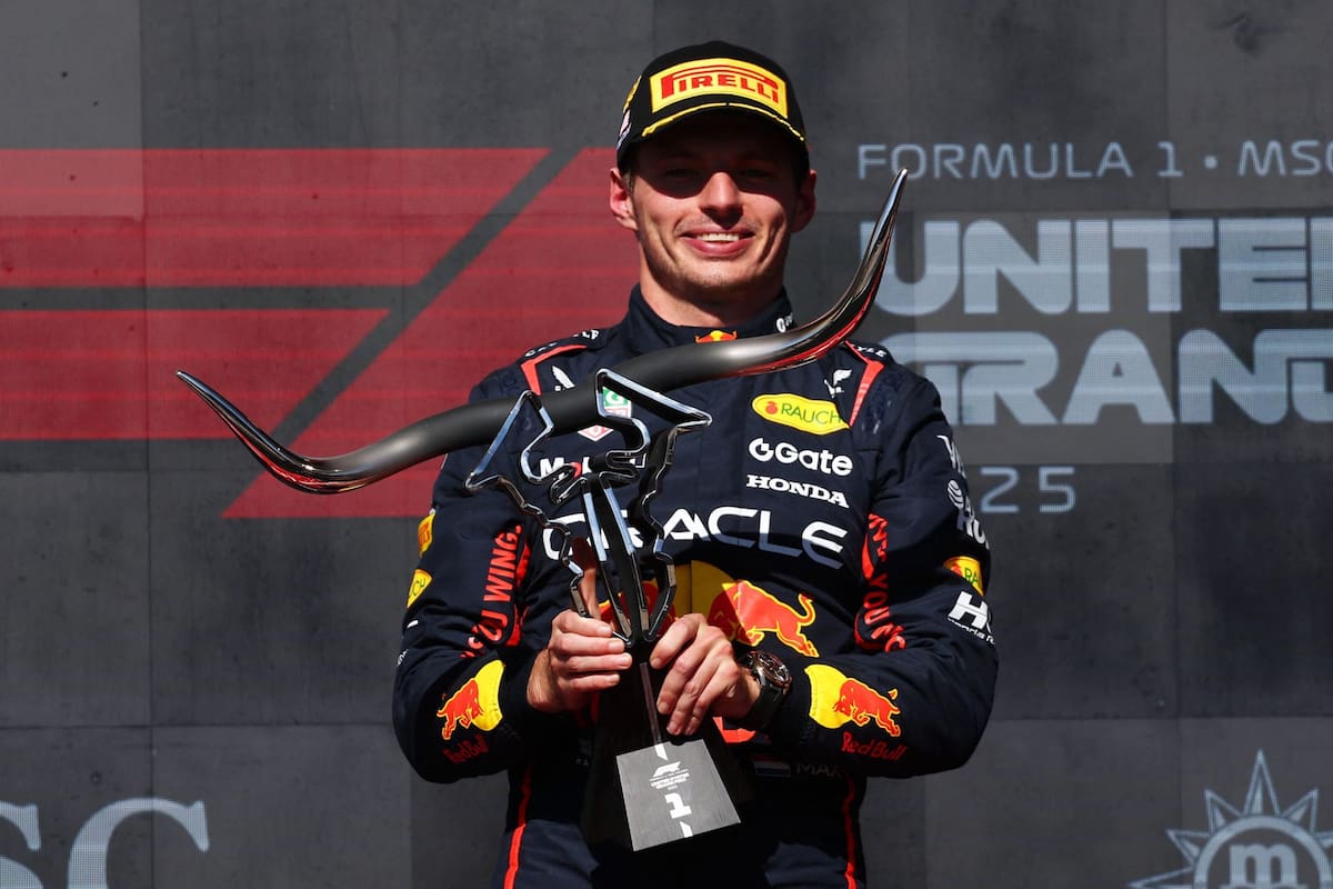 El dueño de la sonrisa: Max Verstappen, en lo más alto del podio en el Circuito de las Américas en Austin, Texas. (Photo by CLIVE ROSE / GETTY IMAGES NORTH AMERICA / Getty Images via AFP)