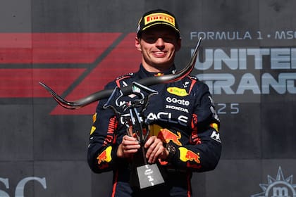 El dueño de la sonrisa: Max Verstappen, en lo más alto del podio en el Circuito de las Américas en Austin, Texas. (Photo by CLIVE ROSE / GETTY IMAGES NORTH AMERICA / Getty Images via AFP)
