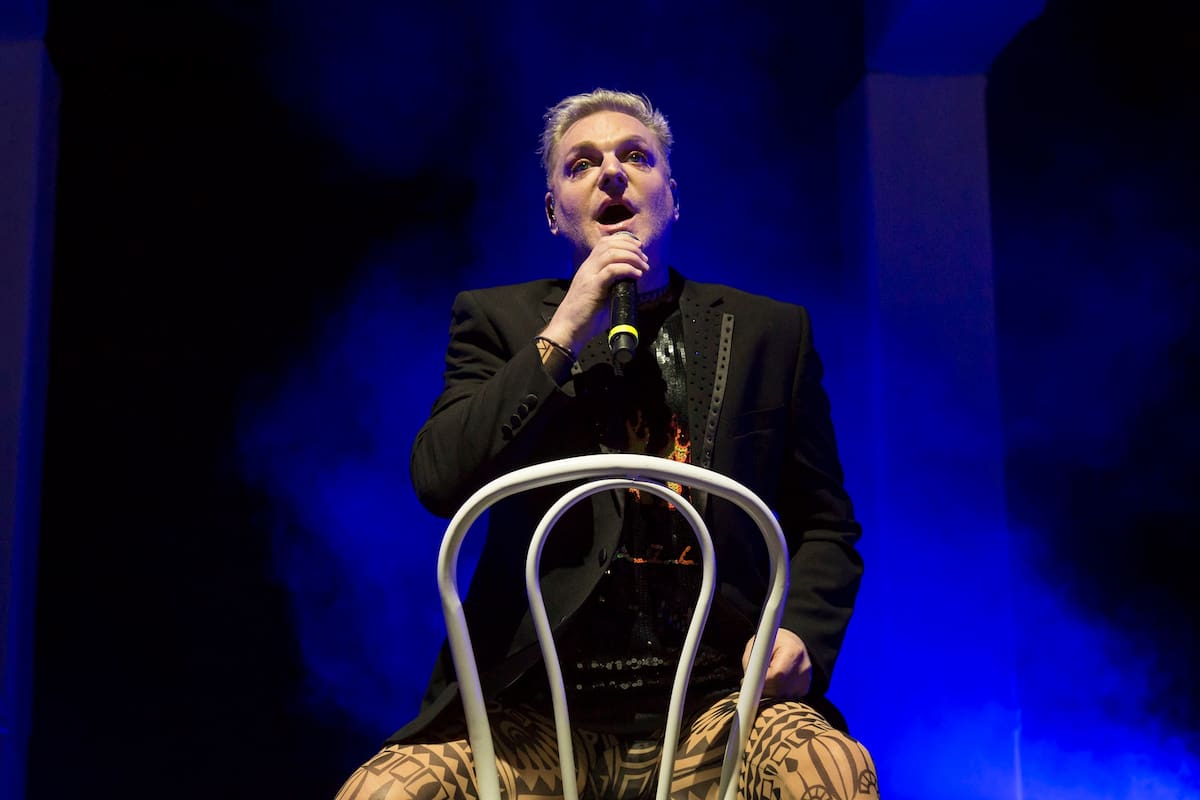 El dúo británico brindó un show con el que repasó gran parte de su carrera; esta noche se presenta en el Metropolitano de Rosario