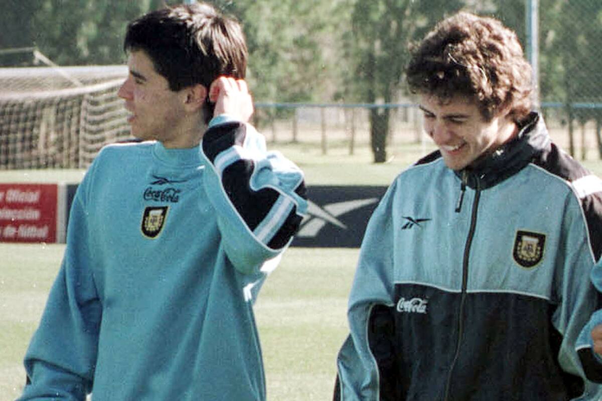 El duo, en la foto entrenando con la selección en 2000, se reencontró y lo compartió en sus redes