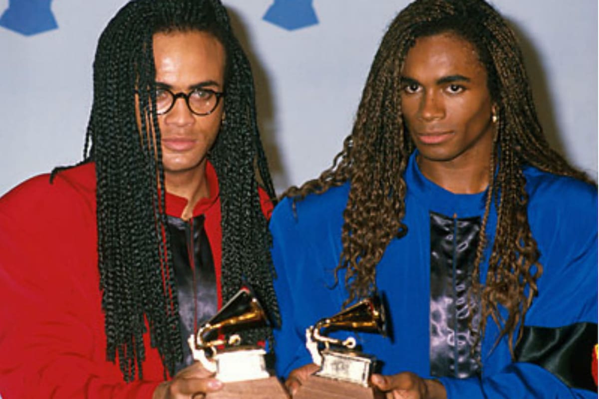 El dúo se llevó el galardón a Mejor Artista Novel, pero poco tiempo después fueron obligados a devolverlo