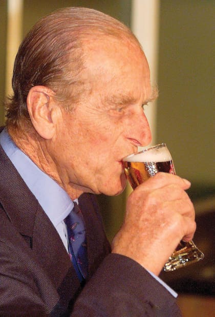 El duque de Edimburgo, fanático de la cerveza.