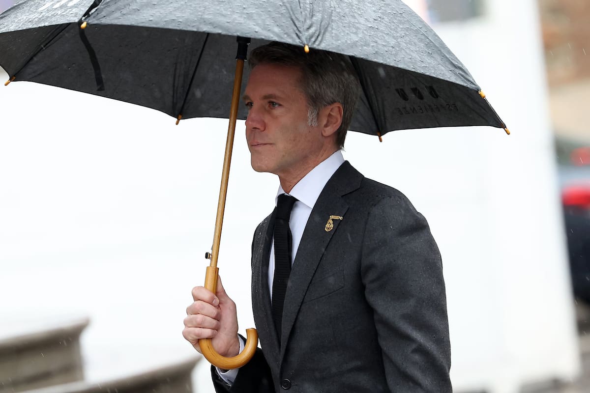 El Duque de Saboya y Príncipe de Venecia en el funeral de su papá, Víctor Manuel de Saboya, fallecido el 3 de febrero último.