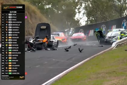 El duro choque en Las 12 Horas de Bathurst que involucró al hermano de Paul Aron