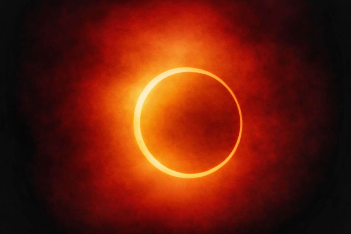 El eclipse anular de Sol deja a la vista un anillo de luz alrededor de la Luna