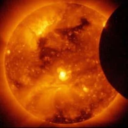El eclipse anular se ve como un "anillo de fuego".