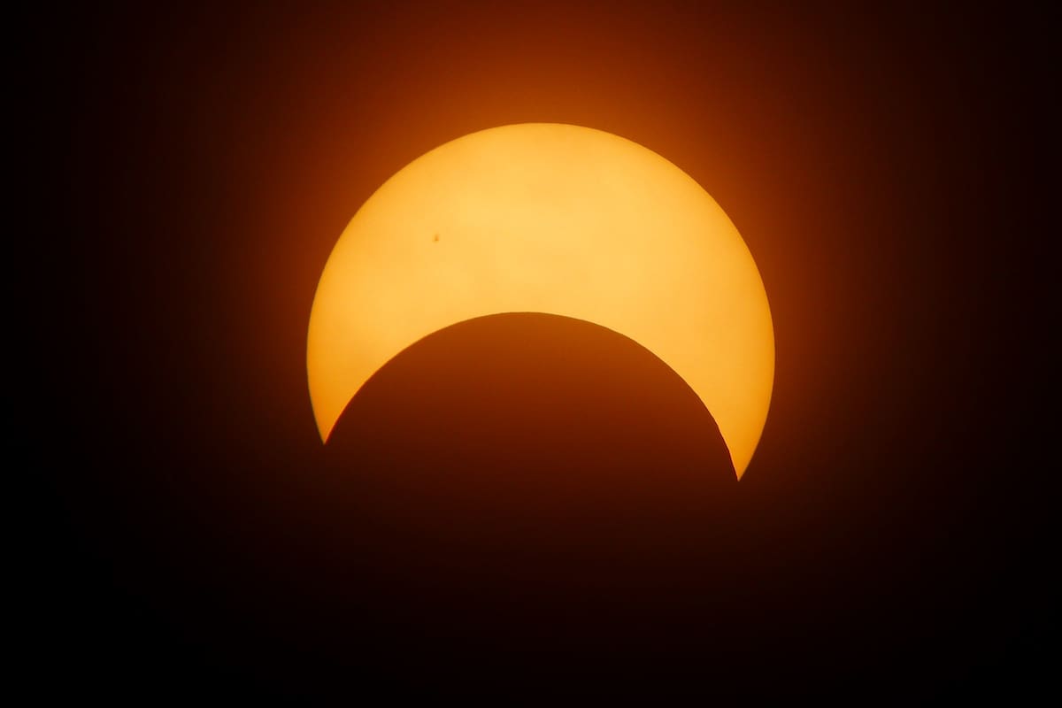 El eclipse solar anular tendrá lugar en la tarde de hoy