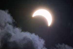Cuándo es el eclipse solar total y cuál es el mejor lugar para observarlo