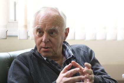 El economista e investigador de la UBA destaca que es importante lograr un incremento de las exportaciones; advierte que para luchar contra la pobreza habrá que crear empleos poco calificados