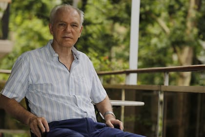 El economista e investigador dice que de esta recesión hay que salir con el empuje de la inversión y la exportacióny no del consumo; advierte que no hay margen para populismos y sostiene que el peronismo es un partido ajustador