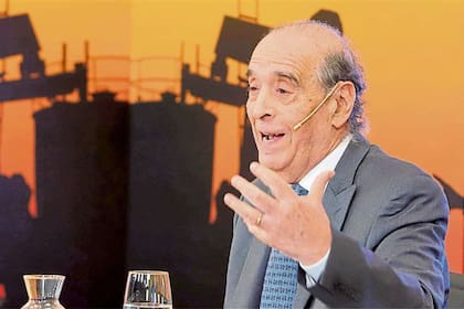 El economista Ricardo Arriazu, al presentar su informe
