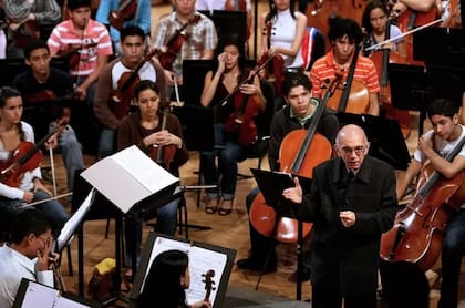 El economista y músico José Antonio Abreu, fallecido en 2018, fundó el Sistema de Orquestas de Venezuela en 1975