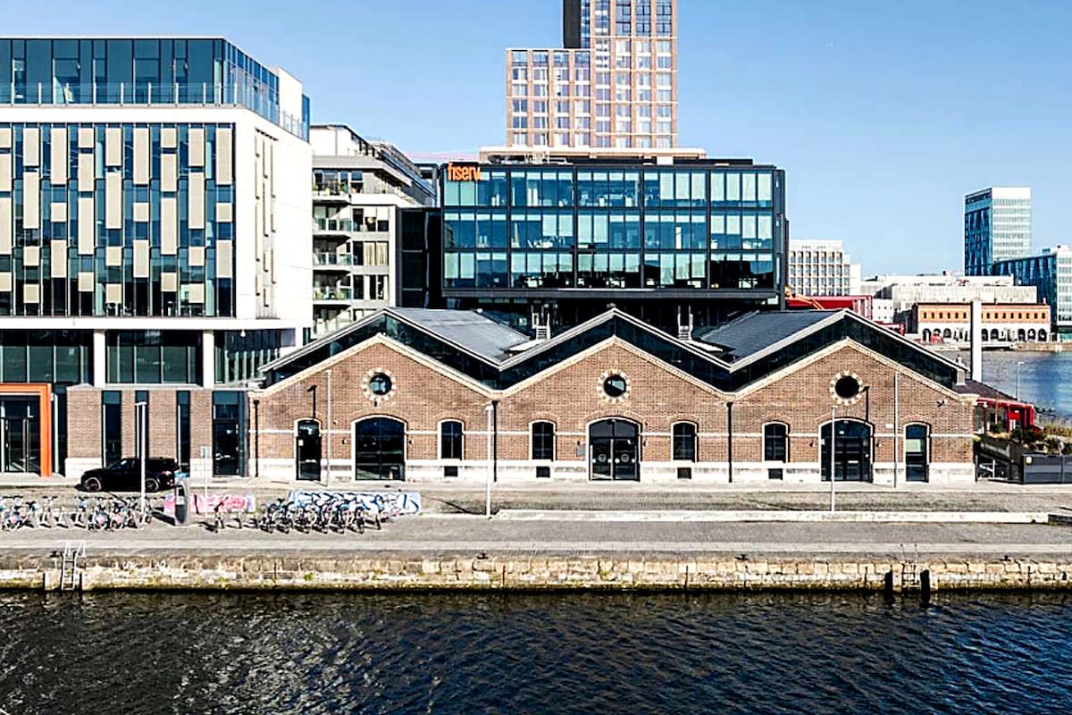 El edificio adquirido por Amancio Ortega en Dublín está ubicado en la zona portuaria de la ciudad y tiene una superficie de más de 6300 metros cuadrados