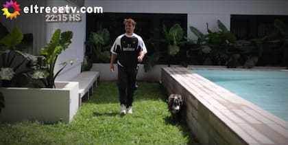 El edificio cuenta con pileta, gimnasio, jardín y muchas más comodidades (Captura: eltrece)