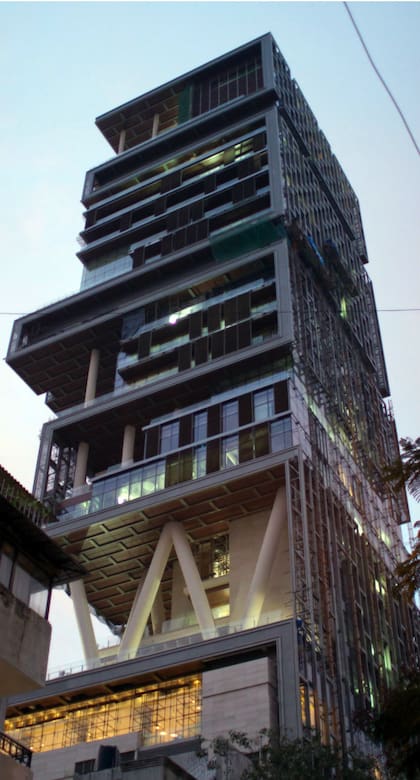 El edificio de 27 pisos en el que viven los Ambani en Bombay cuesta 689 millones de dólares