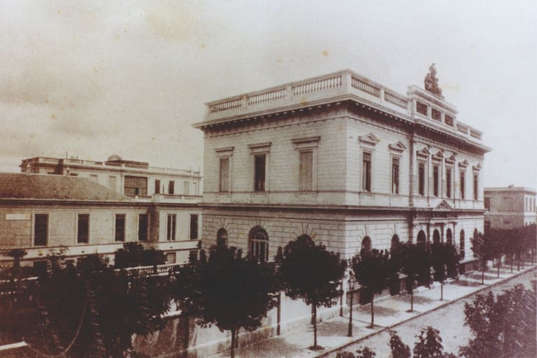 El edificio de Gacón recién inaugurado a comienzosdel siglo XX