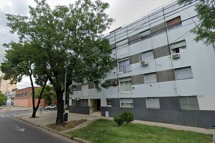 El edificio de la avenida Chorroarín 624, en Parque Chas, escenario de un incendio que podría haber sido provocado para ocultar la muerte de una mujer