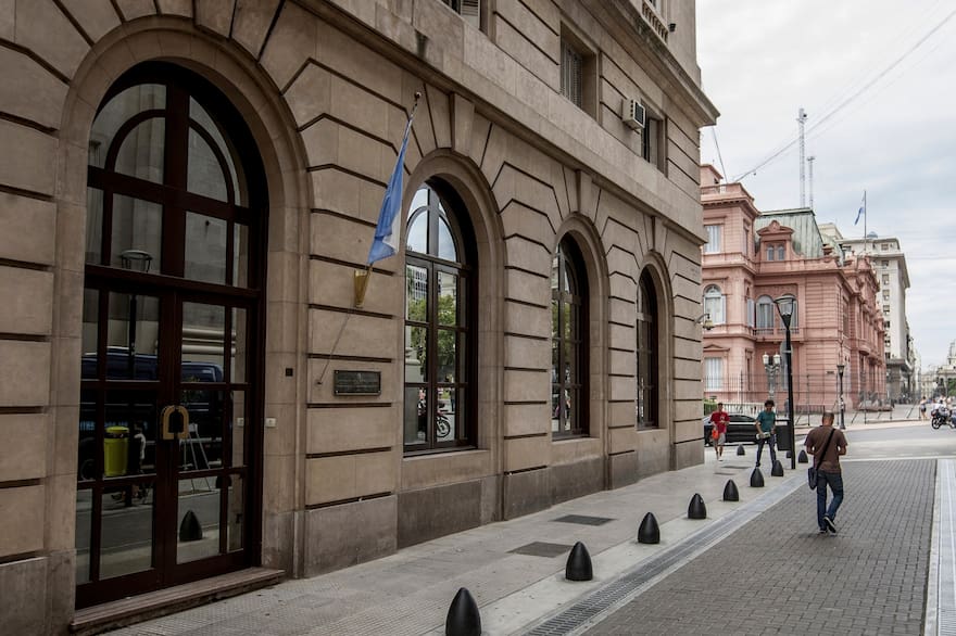 el-edificio-de-la-ex-side-en-la-calle-25-de-77GGAOERWVELTKOU76YNG2ZV7E