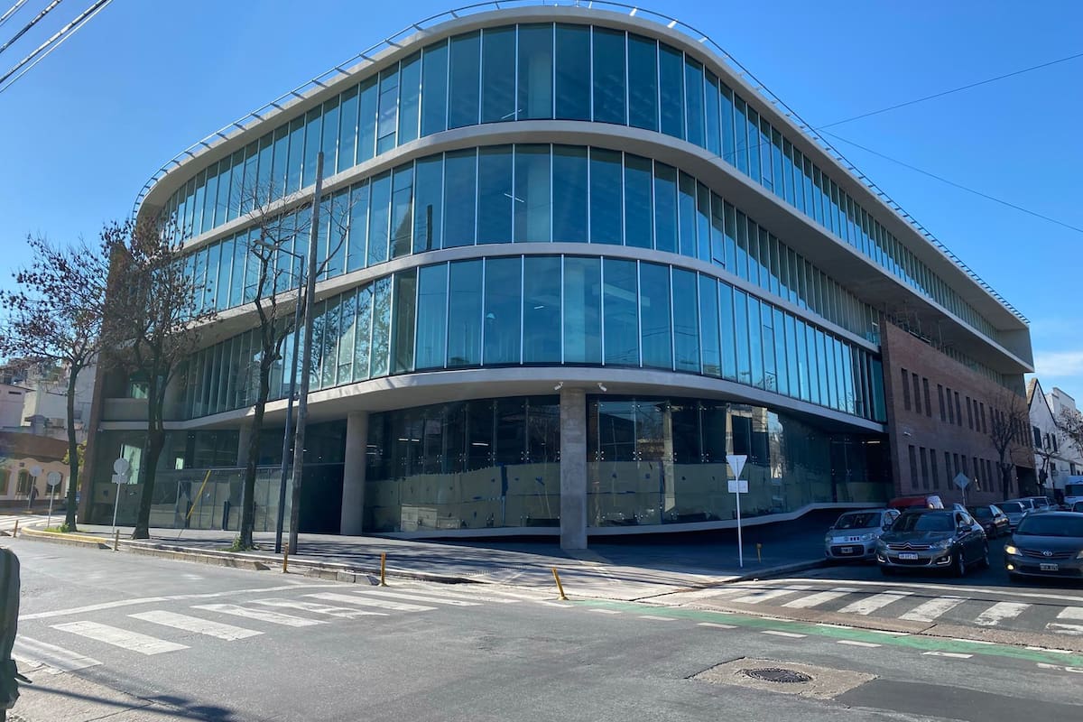 El edificio de oficinas Hit 8 donde ya confirmó el alquiler una reconocida empresa de tecnología internacional